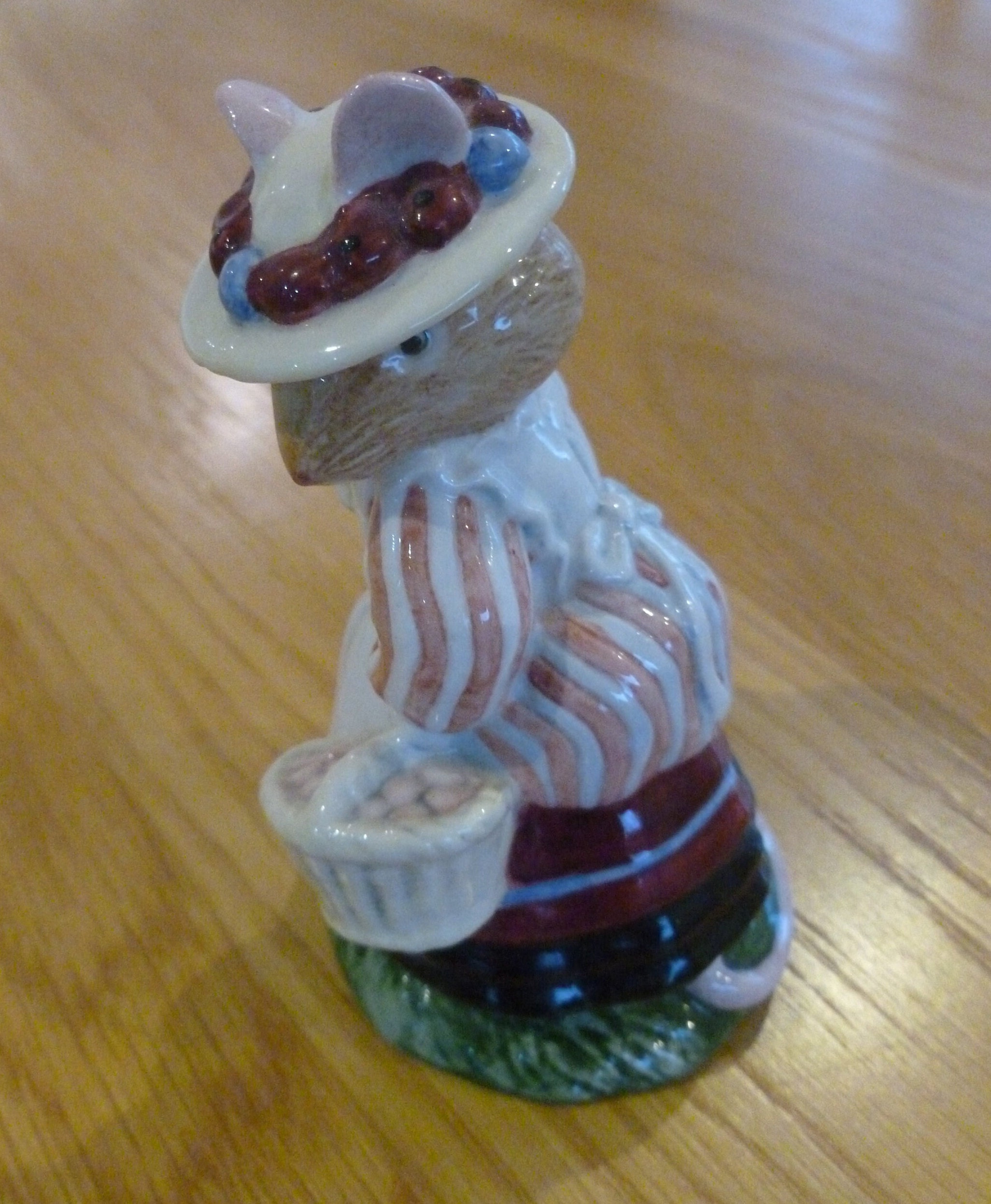   ロイヤルドルトン　LADY  WOODMOUSE Lady Woodmouse, Vintage Royal Doulton Figurine, 1982, Jill Barklem