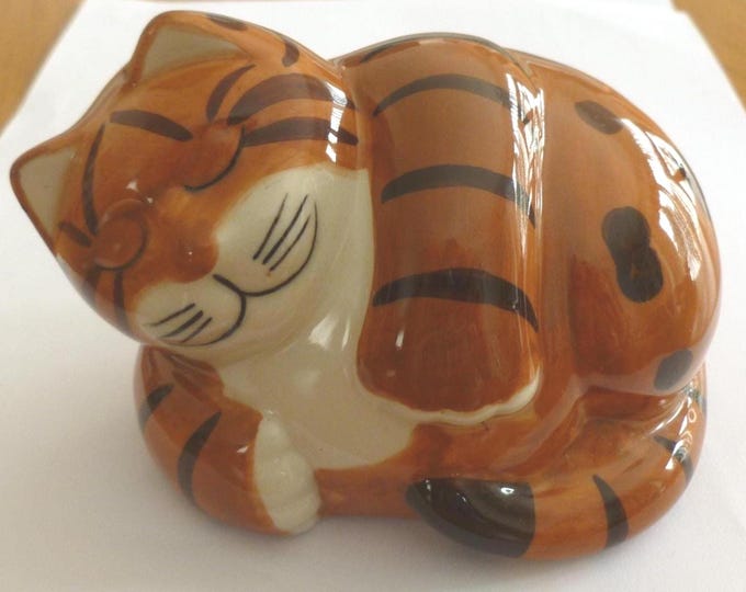 Charming Quail Cat Figurine, George, ginger, tabby, 12 x 9 x 8.5 cm, ceramic