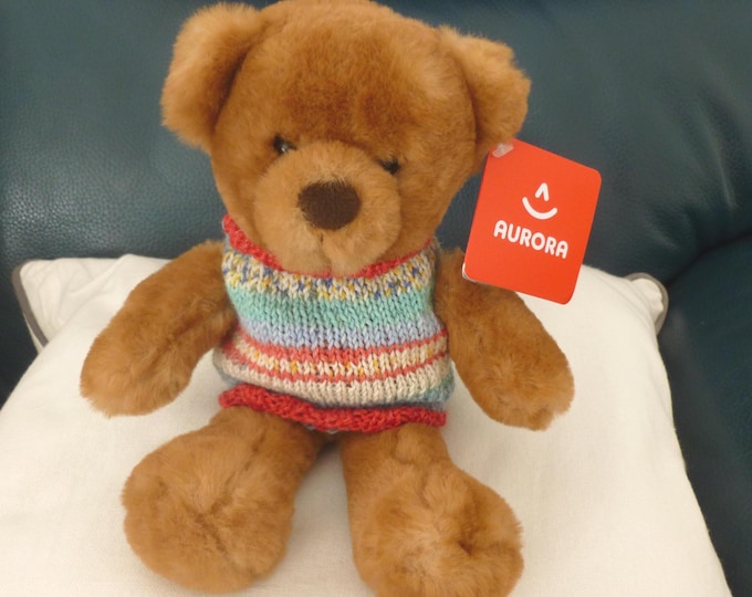 Archie - a super soft small teddy, new, in handknitted woollen top, 24 cm, Aurora