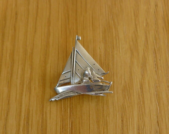 Ola Gorie Silver Brooch, vintage, sailing yacht, two people, very rare, 3 cm x 3 cm, Orkney, Scotland, stamped OMG, sterling silver