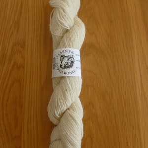Lana North Ronaldsay 4 strati, 100 g, circa 255 m di matassa, bianca, grigia, pura lana, da pecore che mangiano alghe, dalle Orcadi, Scozia, morbida, naturale