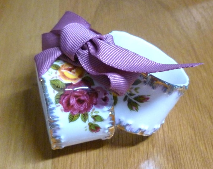 Vintage Cottage Rose pair of napkin rings, 4.5 cm