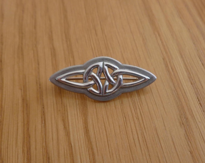 Silver Celtic Brooch, marked 925, 4 cm, Scotland, celtic knot design, Scotland