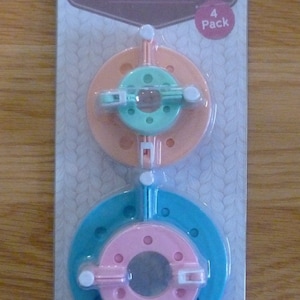 Pom Pom Makers, 4 sizes, 3.5 cm, 5.5 cm, 7 cm, 9 cm, perfect for making pom poms for hats, Hobbycraft, hats