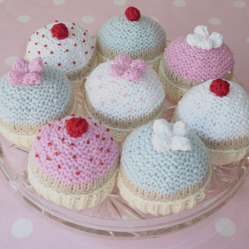 Modèle de tricot cupcake, téléchargement numérique, décor de plateau à plusieurs niveaux, gâteau de thé en tricot, nourriture pour jouets image 3