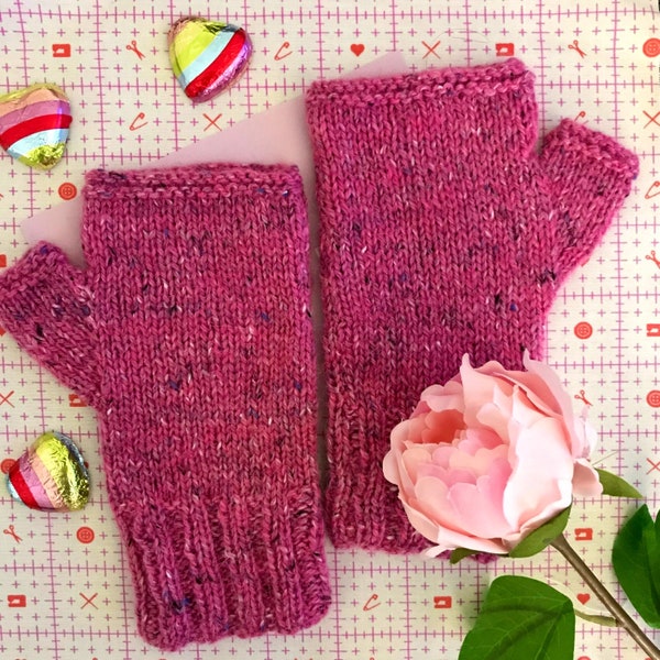 Fingerless Mittens, Digital Knitting Pattern, Easy Knit gloves, Dk yarn