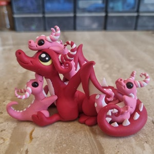 mother dragon with babies, handmade dragon sculpture, polymer clay dragon figurine, mama dragon, babie dragon, tiny art, miniature dragon