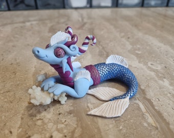 zeemeermin draak met echt koraal, handgemaakte drakensculptuur, miniatuurdraak, bureaudecoratie, zeedraak, waterdraak, fantasiekunst