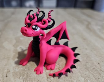 neonroze drakensculptuur, miniatuur drakenbeeldje, handgemaakt drakenstandbeeld, roze roze draak, fluorescerende draak, draak van polymeerklei