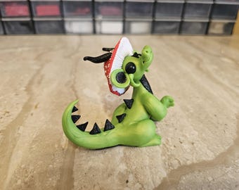 Draaksculptuur van polymeerklei, handgemaakt draakje, miniatuurdraak, klein fantasiekunstwerk, origineel cadeau-idee, paddenstoeldraak, schattig kunstwerk
