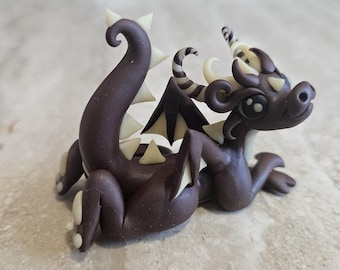 handgemaakte drakensculptuur, fantasie bureaudecoratie, polymeerklei drakenfiguur, miniatuurdraak, kleine kunst, anime-draak, origineel cadeau-idee