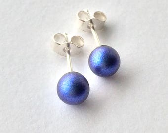 Iridescent Dark Blue Pearl Earrings. Made with Swarovski Elements and Sterling Silver.