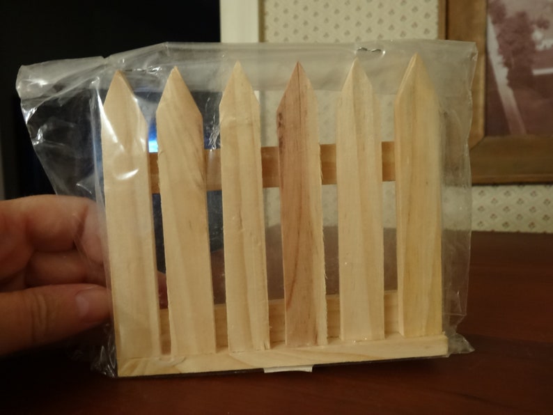New In Package Dollhouse Miniature Wood Fence 5 X 4 Image 0