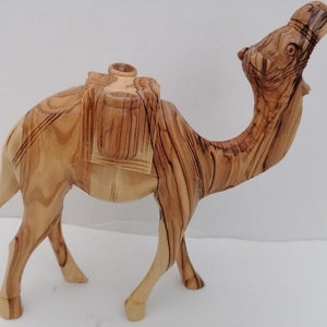 Legno di ulivo di Betlemme (cammello con giare/brocche)/grande cammello. Intagliato a mano in Terra Santa 8 5/8 pollici (22 cm)