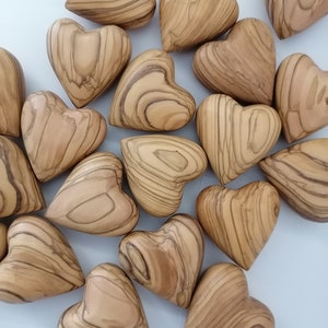 30 cuori in legno grezzo da 10,2 cm, intagliati a forma di cuore