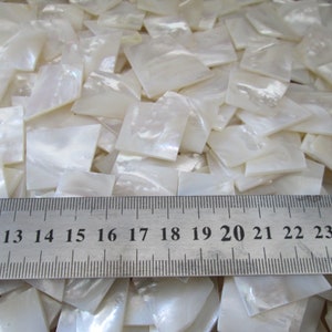 2 oz ~ Calidad prémium ~ Bases para incrustaciones de nácar australiano/nácar desoxidante de nácar. Concha. 20 a 24 piezas planas, 0,06" de grosor, pulidas. Para incrustaciones de guitarra