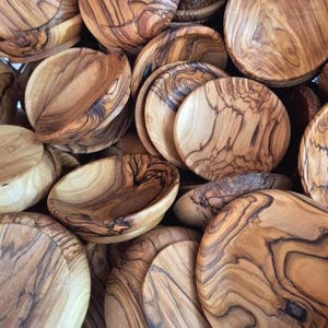 Miski z drewna oliwnego z Betlejem – niezwykle ozdobne, wyjątkowe naczynia do serwowania (3,75 cala)