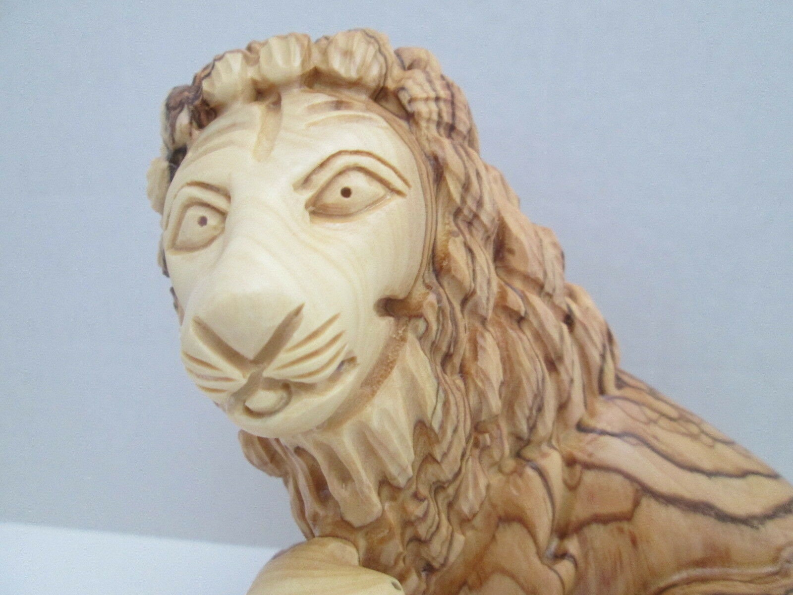 lion and the lamb statue