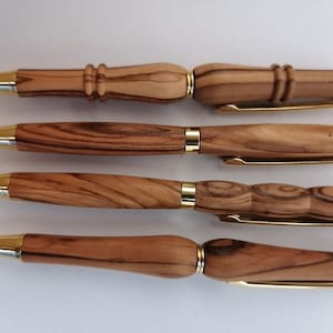 Handgefertigter Kugelschreiber in Handarbeit aus Bethlehem Olivenholz Kugelschreiber ( wähle Deinen Kugelschreiber )