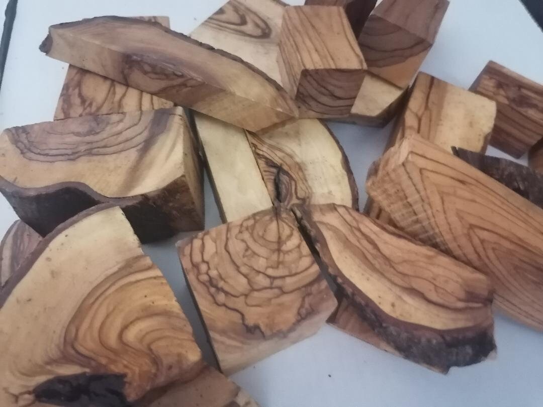 4 libbre 1850 grammi Betlemme Olive Wood Pieces. Getta via . Talee. Tagli.  Girare gli spazi vuoti Legname . Blocchi. Per creazioni fai da te - Etsy  Italia