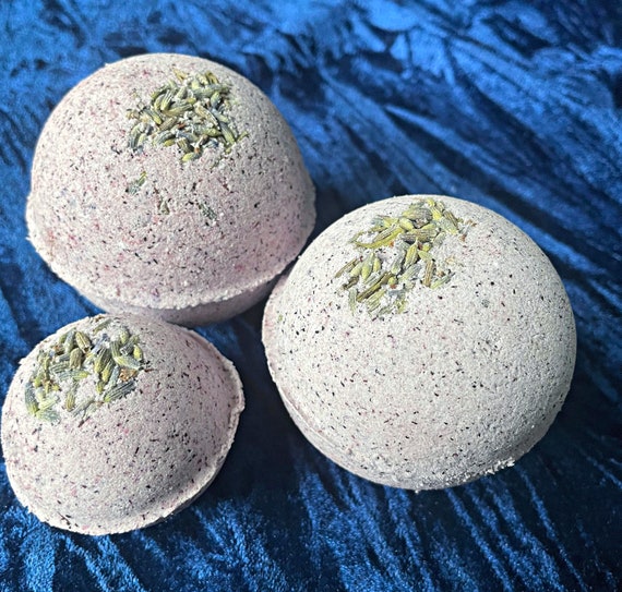 Lavender Bath Bombs all natural / bath fizzy / aromatherapy / with essential oil / dye free / relaxing bath bomb with epsom salt