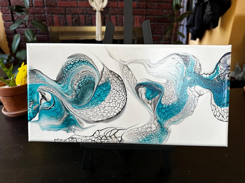 Original abstrakt flytande väggkonst 8x16, laddad palettkniv, canvas med svepmotiv, blågrön och silverfärgad modern kustdekor, vågcellsmålning bild 1