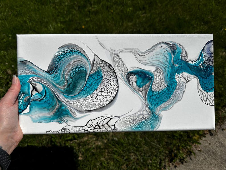 Original abstrakt flytande väggkonst 8x16, laddad palettkniv, canvas med svepmotiv, blågrön och silverfärgad modern kustdekor, vågcellsmålning bild 6