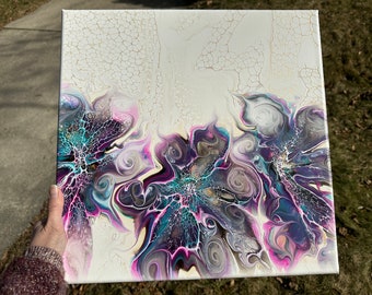 Dipinto astratto floreale in acrilico colato: arte fluida viola-verde acqua, tela 16"x16"