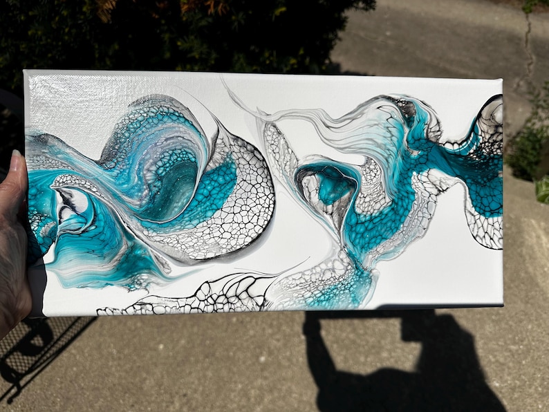 Original abstrakt flytande väggkonst 8x16, laddad palettkniv, canvas med svepmotiv, blågrön och silverfärgad modern kustdekor, vågcellsmålning bild 5