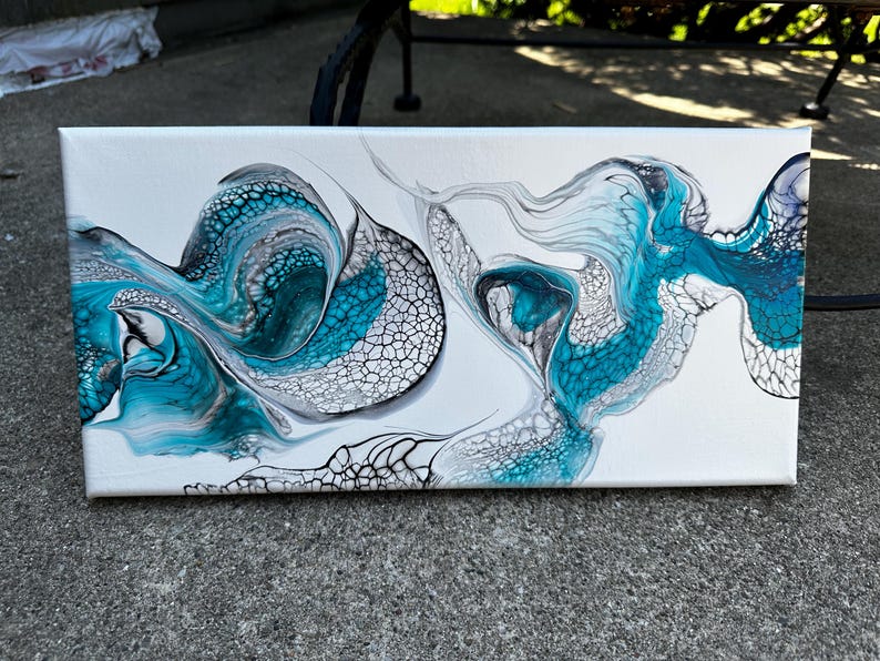 Original abstrakt flytande väggkonst 8x16, laddad palettkniv, canvas med svepmotiv, blågrön och silverfärgad modern kustdekor, vågcellsmålning bild 4