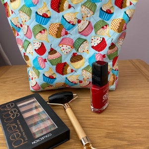 Cupcake zipper pouch/make up bag/storage bag