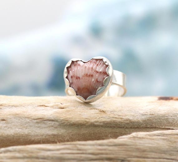 Scallop bezel, heart-shaped calico scalloped shell, sterling silver band