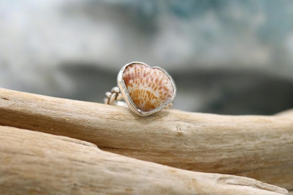 Fine Silver Braided Ring with SS Bezel Set Heart Shaped Cockleshell size 8