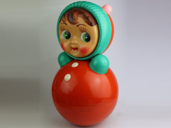 Неваляшка выступления. Roly poly каталка неваляшка. костюм неваляшки. подушка неваляшка. китайские неваляшки.