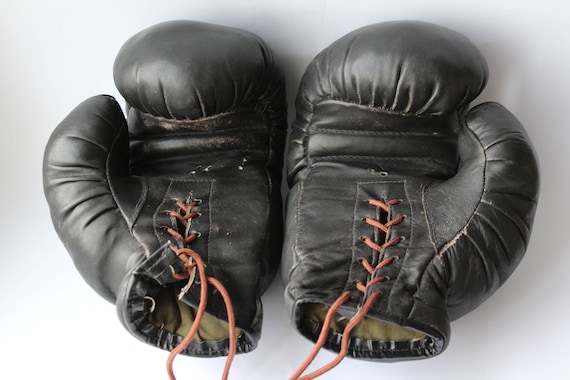 Authentic Models HA024 Vintage Leather Boxing Gloves Set of 2