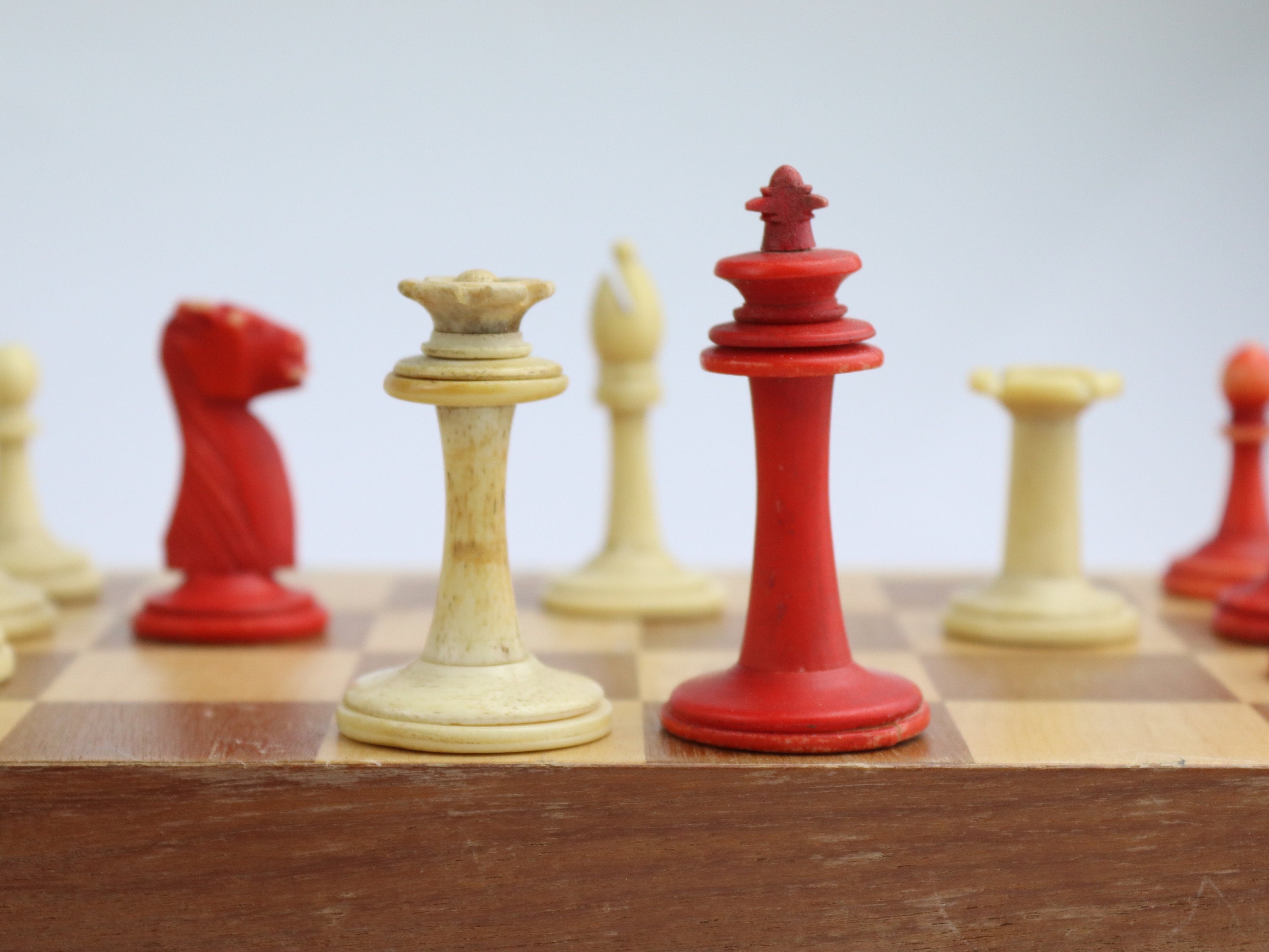 Vintage Chess Pieces Full Set Tan And Red King And Queen Chess -   Portugal