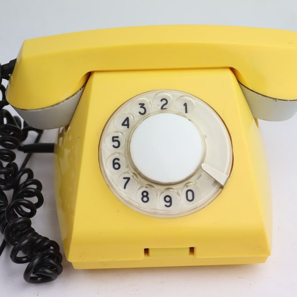 Téléphone soviétique. Téléphone fixe TA-68. téléphone à cadran. Téléphone à disque. téléphone vintage URSS. Téléphone jaune. téléphone. cadeau de Noël. idée cadeau