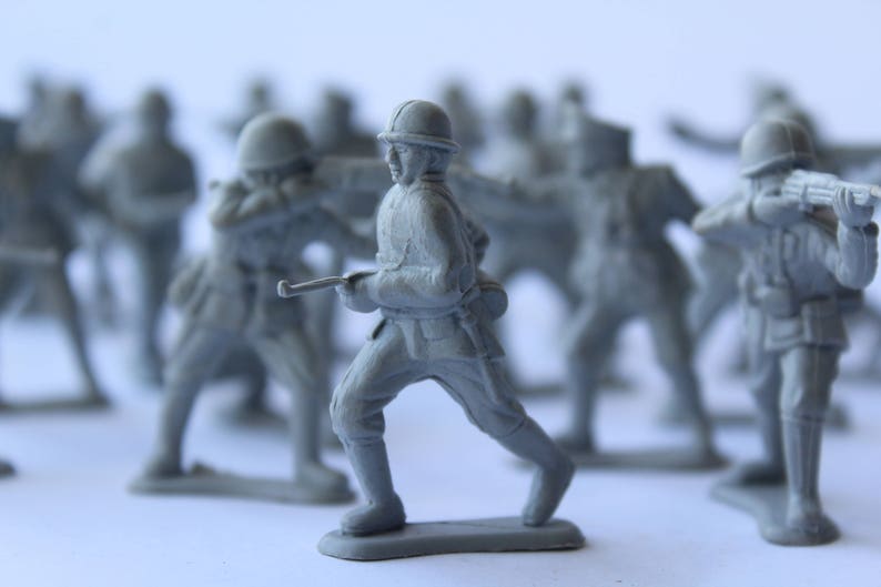 Set of 28 Vintage Soldiers. Small Plastic Toy Soldiers. Etsy