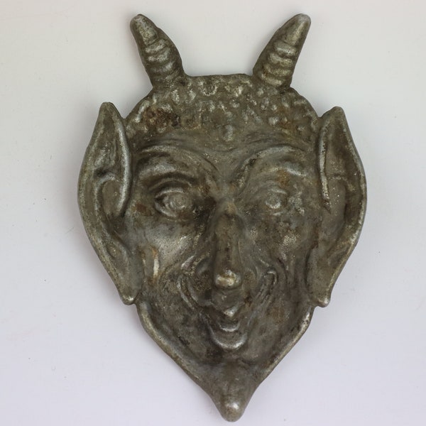 Russisches Teufelsgesicht. Vintage Aschenbecher Teufel. Wanddeko Teufel. Halter Teufel aus Metall. Mephistopheles. Vintage Figur eines Teufels. Satan