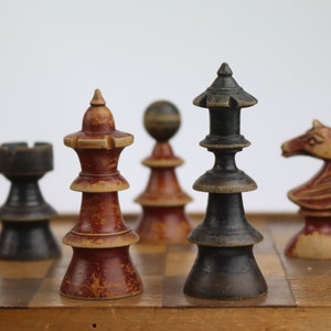 Old Vienna Chess Pieces V2.0 – Exquisite Reproduction in Ebonized and  Antique Boxwood (3.75 King) Crafted with precision and attention…