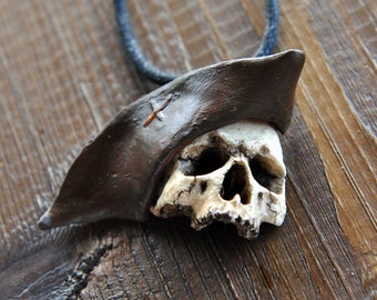 Pirate Captain Skull Pendant, Teethless Realistic Skull Pendant, Resin Art, Gothic Style Skull Necklace, Unisex Skull Pendant