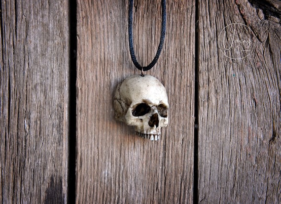 Etsy skull necklace discount