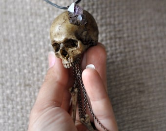 Collana con ciondolo a forma di teschio alato gotico - Gioiello in argento da motociclista chic per donna - Accessorio brutalista audace - Italia
