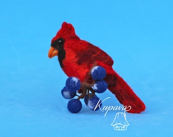 Needle felt bird, Cardinal winter bird, Woodland animal miniature, Red bird brooch, Felt wool pin, Natural wool jewelry, Bird lover gift