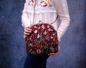 Red wool felt kiss lock floral shoulder purse with felting patterns, hand embroidery felt ornaments, small shoulder bag, felt handbag