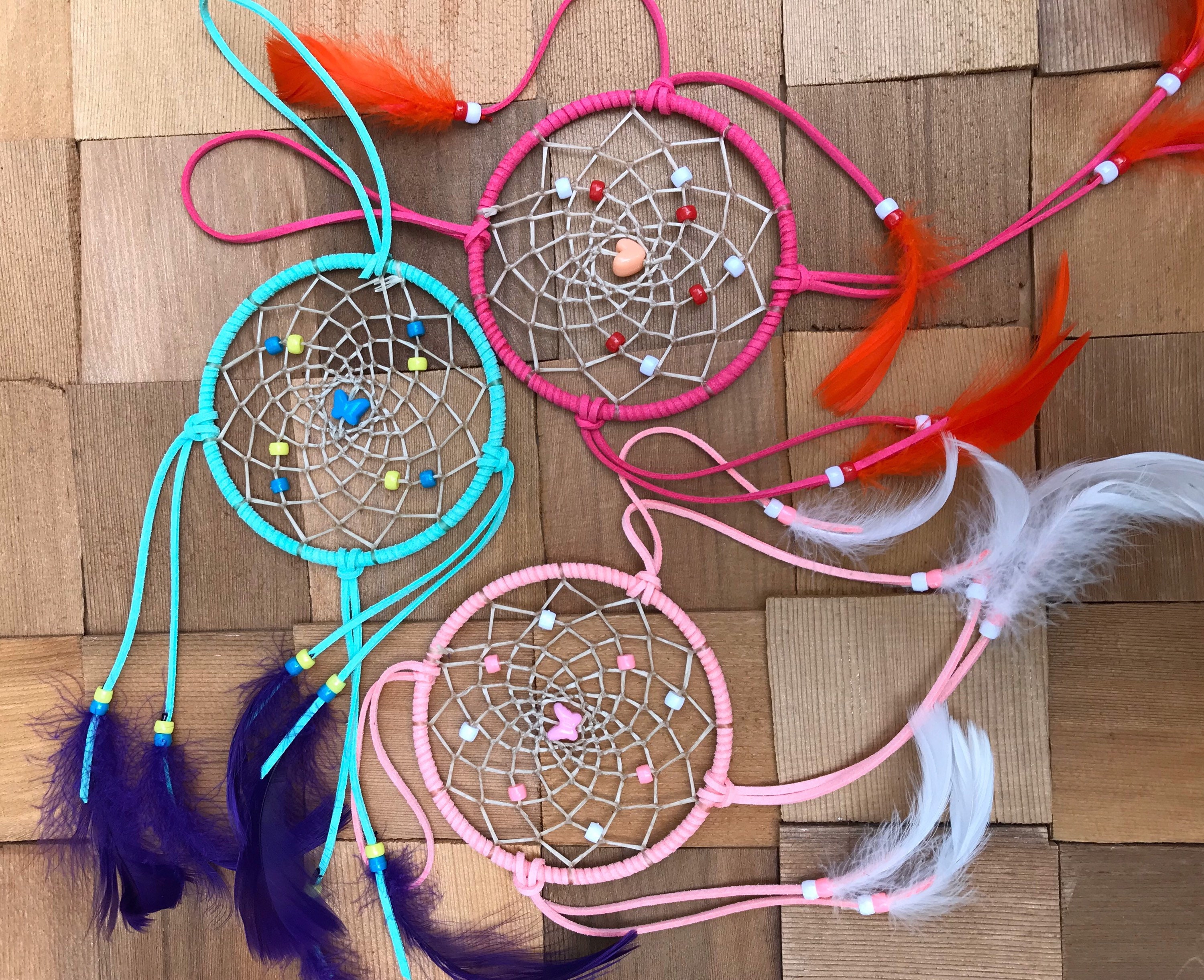 ZYNQACC DIY Dream Catcher Kit,Daisy Dream Catcher Craft Kit,Handmade  Feather Dream Catcher Bedroom Wall Hanging Decor Perfect DIY Birthday Gift  Box