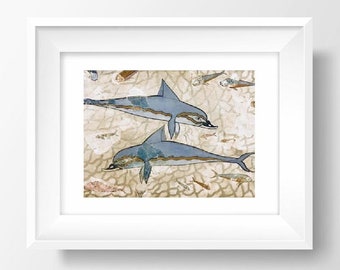 Pode incluir: Uma pintura vintage de dois golfinhos azuis nadando em um mar de peixes pequenos. Os golfinhos são pintados em uma cor azul clara com uma faixa azul mais escura que percorre seus corpos. Os peixes são pintados em uma variedade de cores, incluindo laranja, amarelo e marrom.