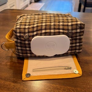 Pipsqueak Diaper and Wipe Pouch, Sewing pattern + video, PDF file, Instant download, Seamingly Crafted