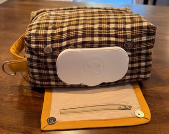 Pipsqueak Diaper and Wipe Pouch, Sewing pattern + video, PDF file, Instant download, Seamingly Crafted
