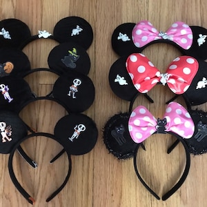 Die bezaubernden Halloween-Ohren von Mickey und Minnie Mouse sind perfekt für jeden Disney-Fan! Mickey Mouse Halloween-Ohren, Minnie Mouse Halloween-Ohren